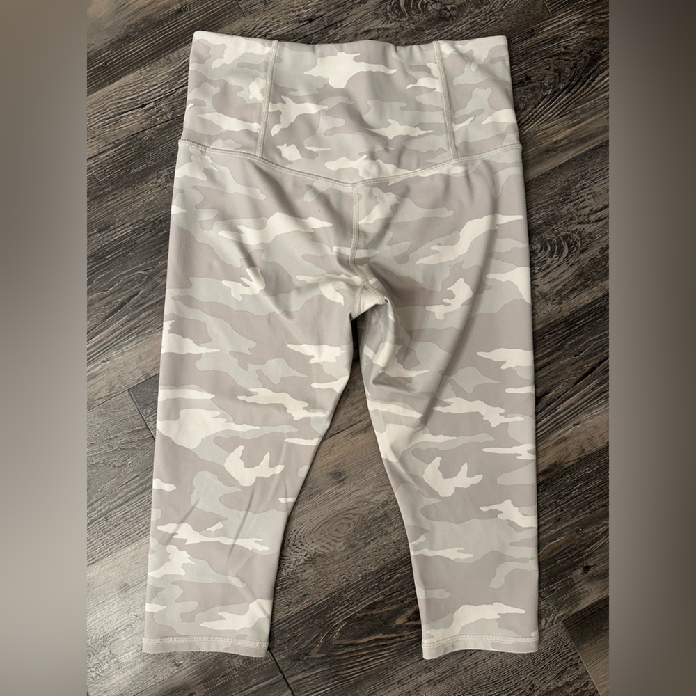 Athleta Medium Crop Gym Pants - Picture 2 of 4